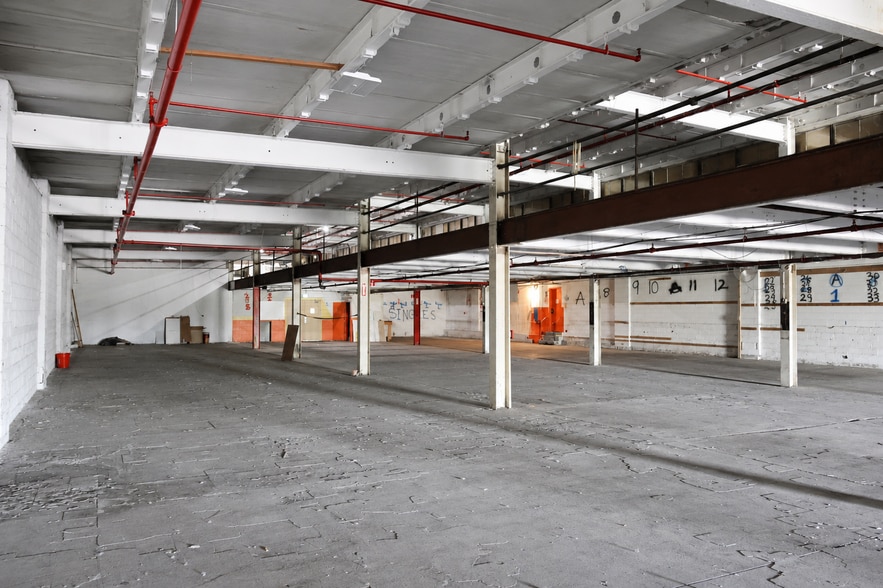 More Photos Of 1811 LeMoyne Ave, Syracuse Warehouse For Lease