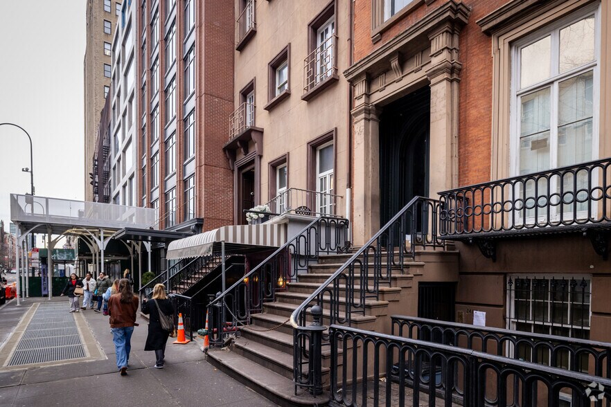 More Photos Of 241 W 14th St, New York Lodge Meeting Hall For Lease