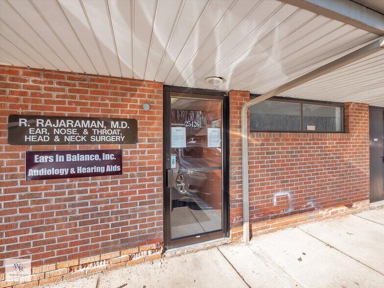 More Photos Of 25400-25430 Goddard Rd, Taylor Medical For Sale