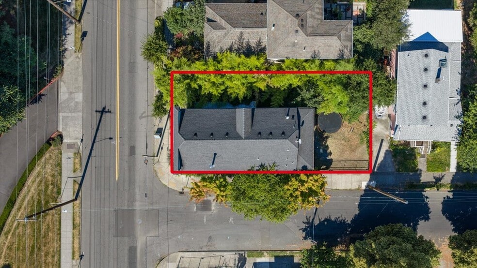 More Photos Of 3039 SE Stark St, Portland Storefront Retail Residential For Sale