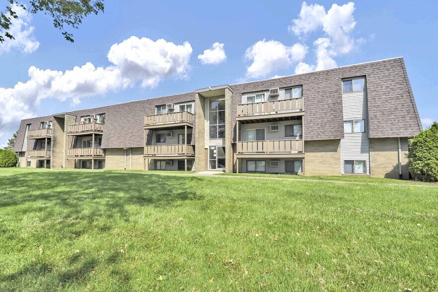 More Photos Of 2612 Pioneer Trl, Sandusky Apartments For Sale