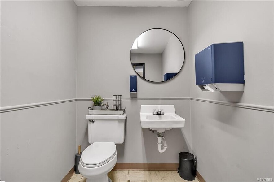 More Photos Of 1693 Quaker Rd, Barker Restaurant For Sale