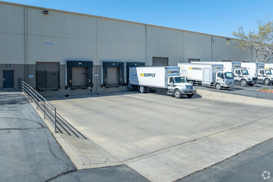 More Photos Of 5961 Outfall Cir, Sacramento Distribution For Lease