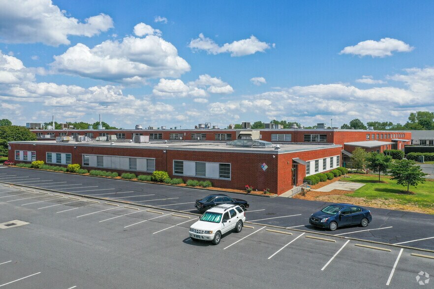 More Photos Of 9415 Pioneer Ave, Charlotte Warehouse For Lease