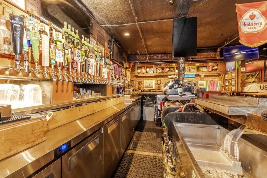 More Photos Of 536 4th St, Bremerton Storefront For Sale