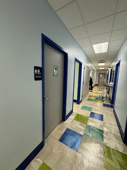 More Photos Of 3131 S Center St, Arlington Medical For Lease