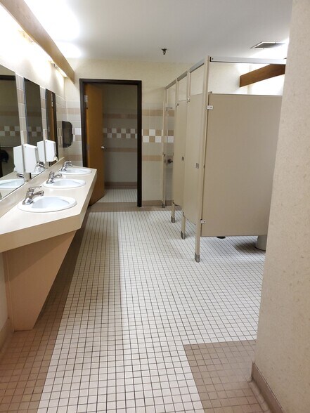 More Photos Of 1999 Wabash Ave, Springfield Office For Sale