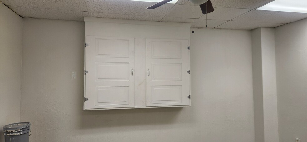 More Photos Of 10389-10409 W Pleasant Valley Rd, Cleveland Unknown For Lease