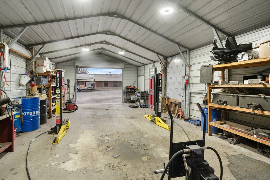 More Photos Of 2000 Columbia Ave, Franklin Freestanding For Lease