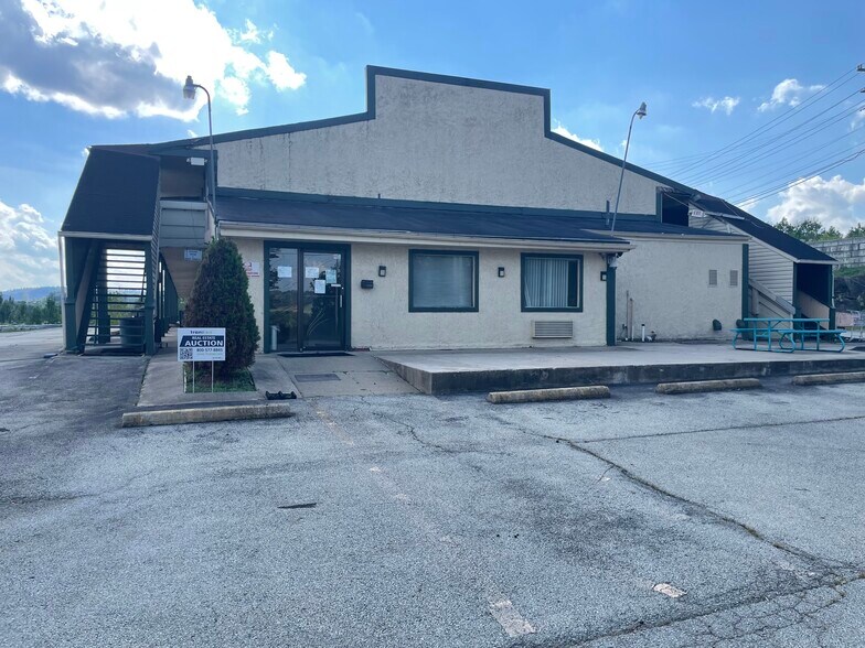 More Photos Of 126 Miller Ln, Waynesburg Hotel For Sale