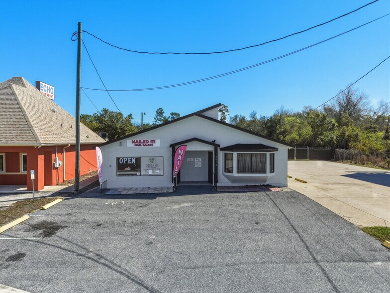 More Photos Of 13414 US Highway 19, Hudson Showroom For Lease