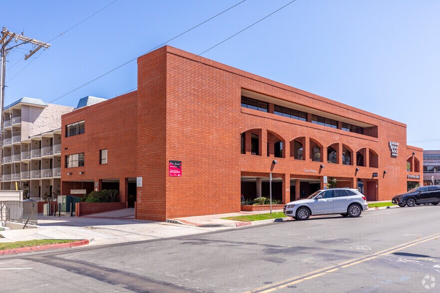 More Photos Of 800 Silverado St, La Jolla Office For Lease
