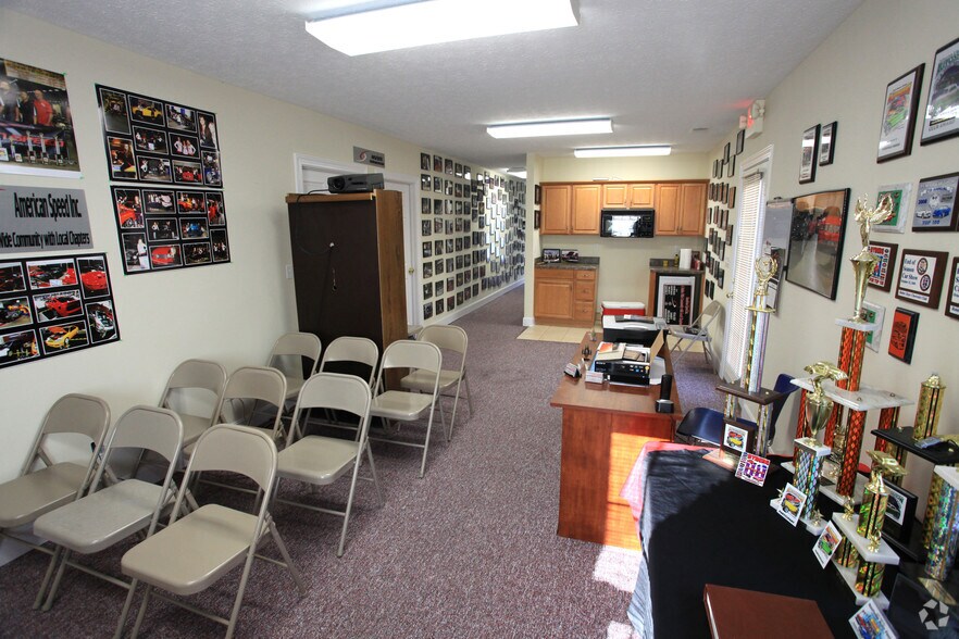 More Photos Of 7301 Fegenbush Ln, Louisville Office For Lease