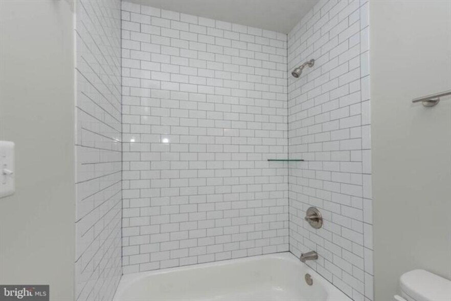 More Photos Of 400 N Patterson Park Ave, Baltimore Flex For Sale
