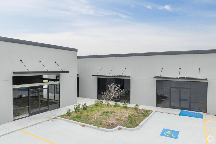 More Photos Of 2519 Closner blvd, Edinburg Storefront For Lease