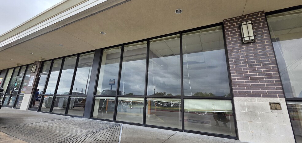 More Photos Of 1309 W Fairmont Pky, La Porte Unknown For Lease