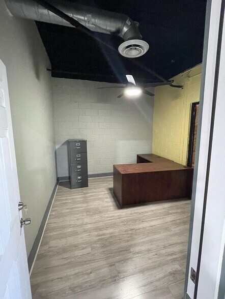 More Photos Of 2616 SW Loop 410, San Antonio Flex For Sale