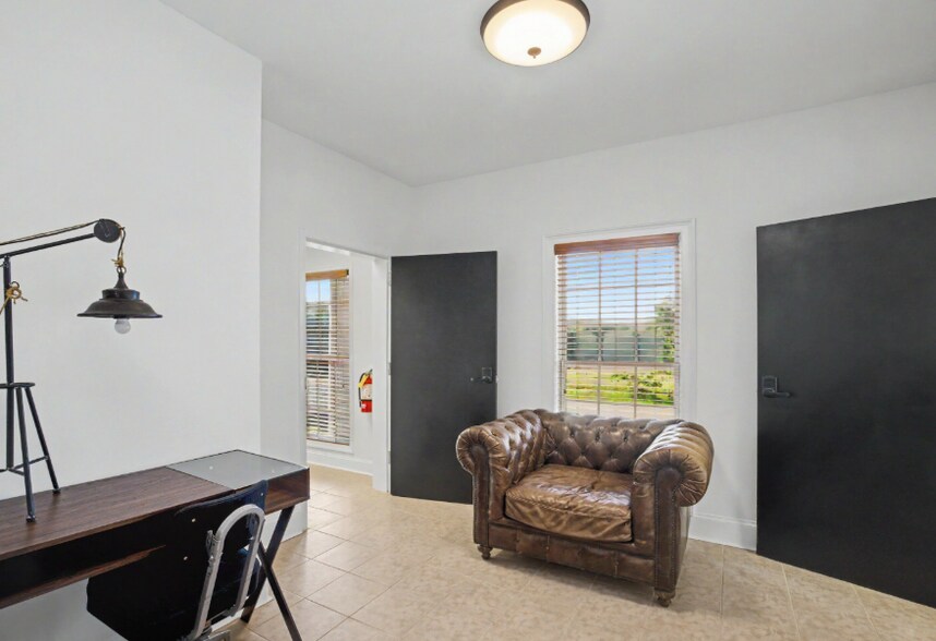 More Photos Of 139 W Ellis Rd, Griffin Loft Creative Space For Sale