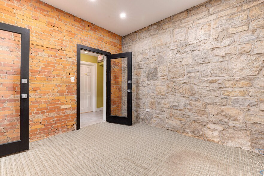 More Photos Of 15 Bold St, Hamilton Office Residential For Sale