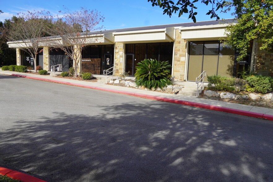 More Photos Of 12227 Huebner Rd, San Antonio Freestanding For Lease