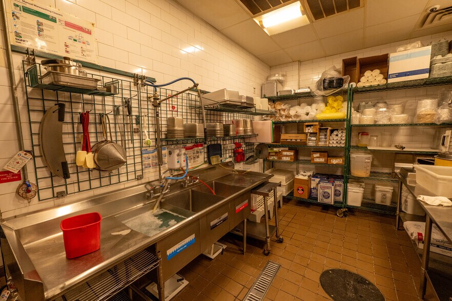 More Photos Of 84 Rt 17, East Rutherford General Retail For Lease