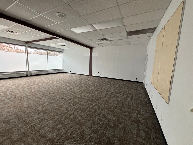 More Photos Of 360 Chaplin St W, Swift Current Flex For Sale