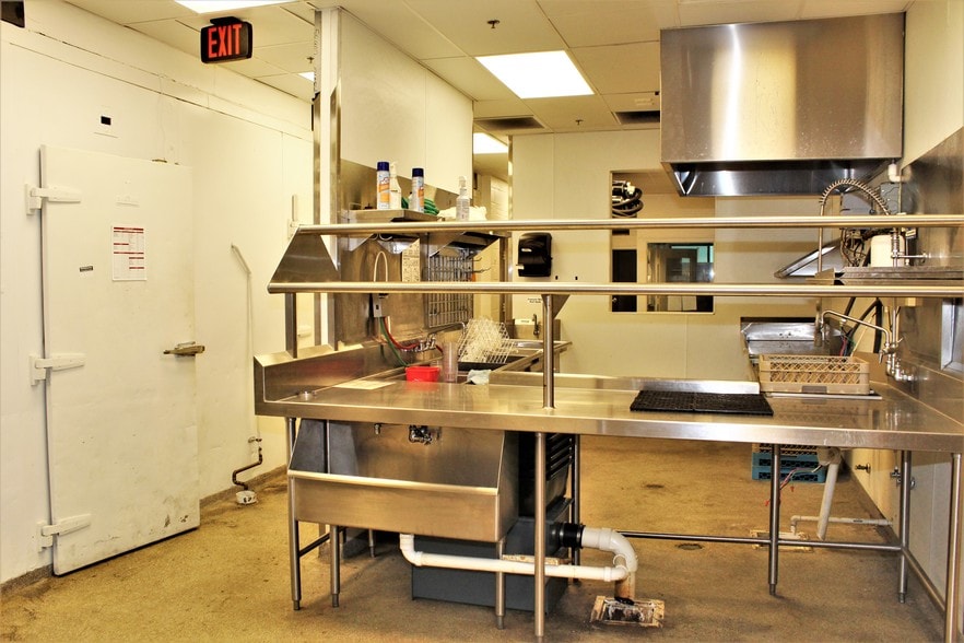 More Photos Of 204 S High St, Baltimore Restaurant For Lease