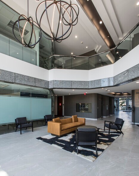 More Photos Of 410 N 44th St, Phoenix Office For Lease