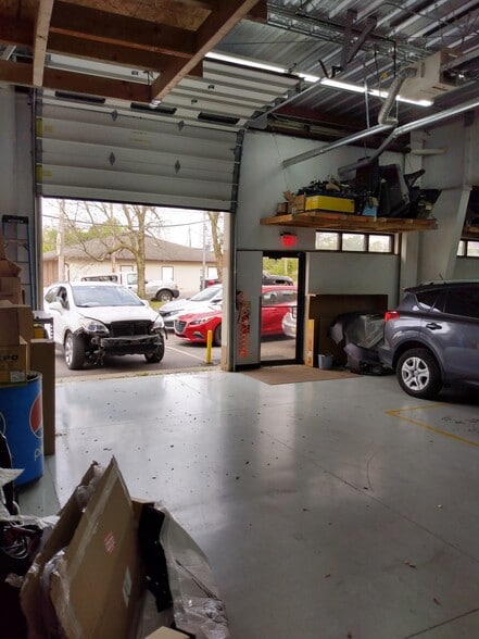 More Photos Of 4100 Indianola Ave, Columbus Auto Repair For Sale