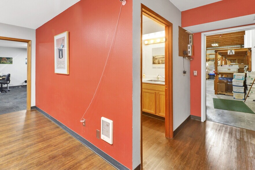 More Photos Of 2222 Queen St, Bellingham Warehouse For Lease