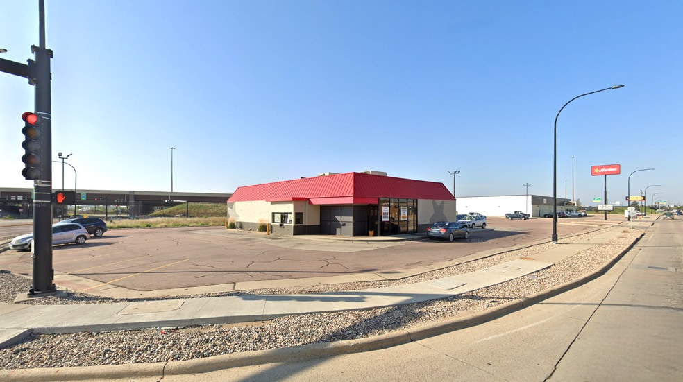 Primary Photo Of 910 Gordon Dr, Sioux City General Retail For Lease