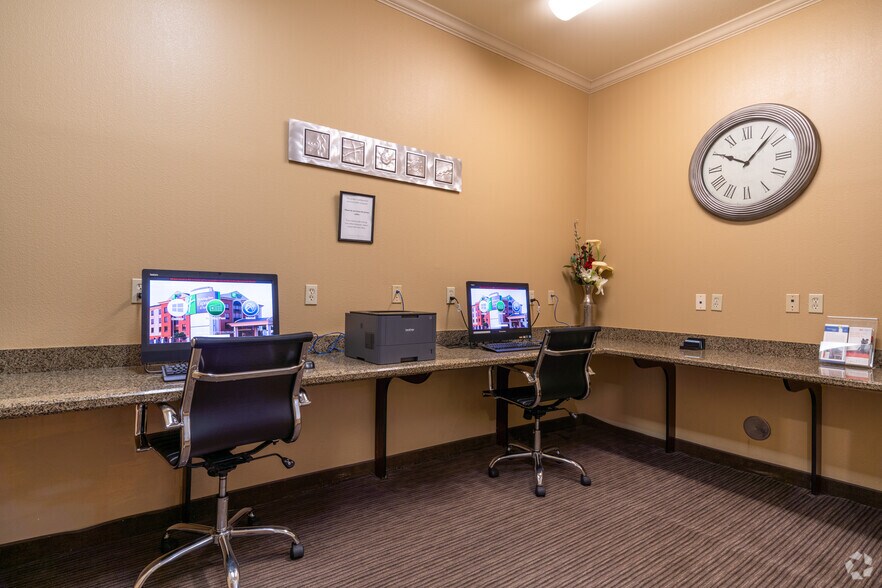 More Photos Of 908 W G St, La Porte Hotel For Sale