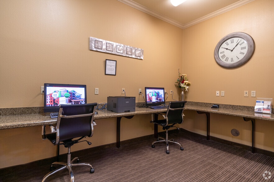 More Photos Of 908 W G St, La Porte Hotel For Sale