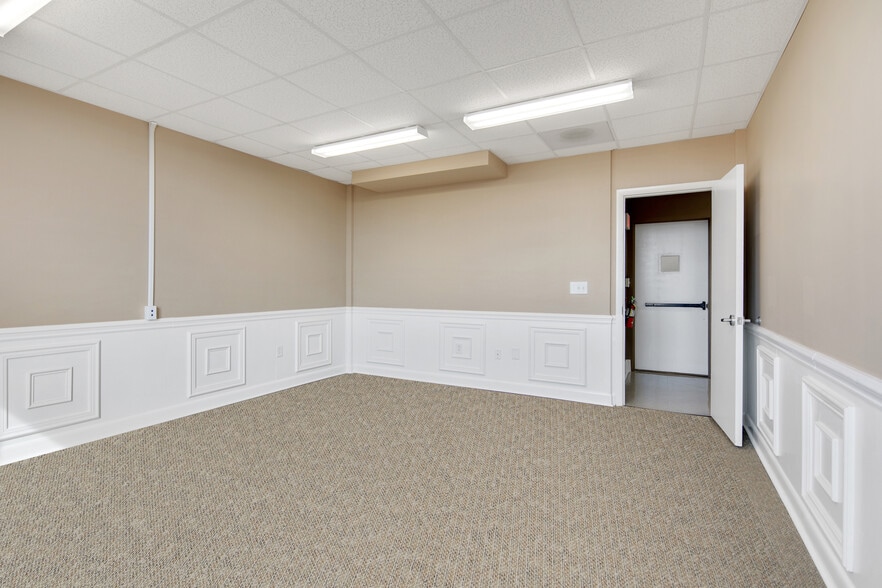 More Photos Of 230 Donaldson St, Fayetteville Office For Lease