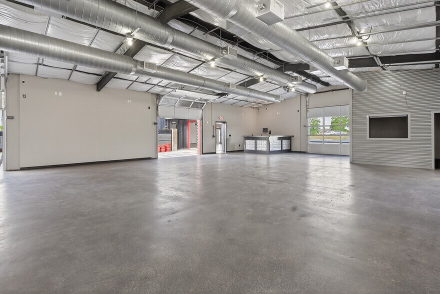 More Photos Of 2795 SW Wilshire Blvd, Burleson Flex For Lease