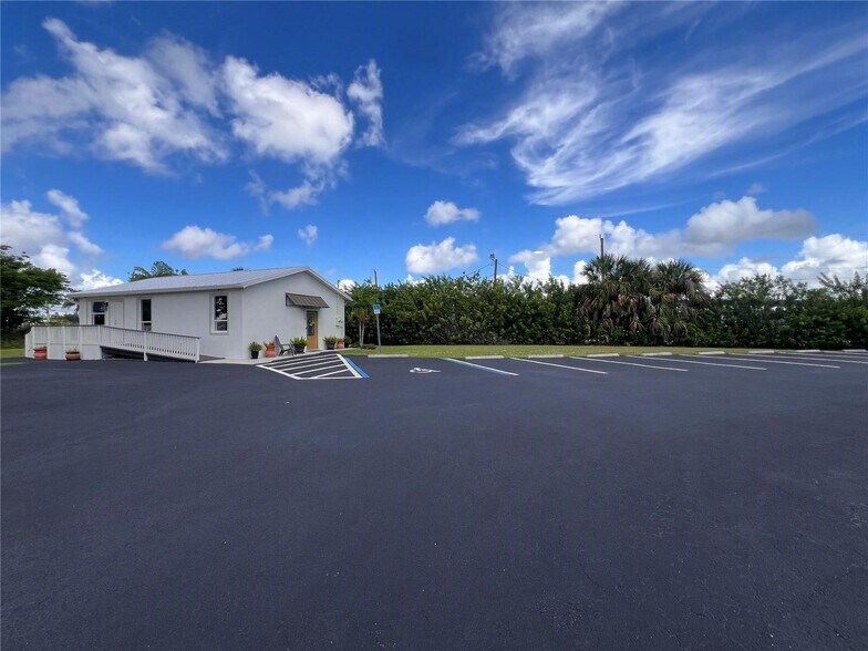 More Photos Of 180 Rio Villa Dr, Punta Gorda Freestanding For Sale