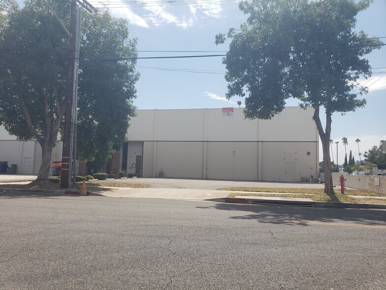 More Photos Of 1725-1733 Gardena Ave, Glendale Distribution For Lease