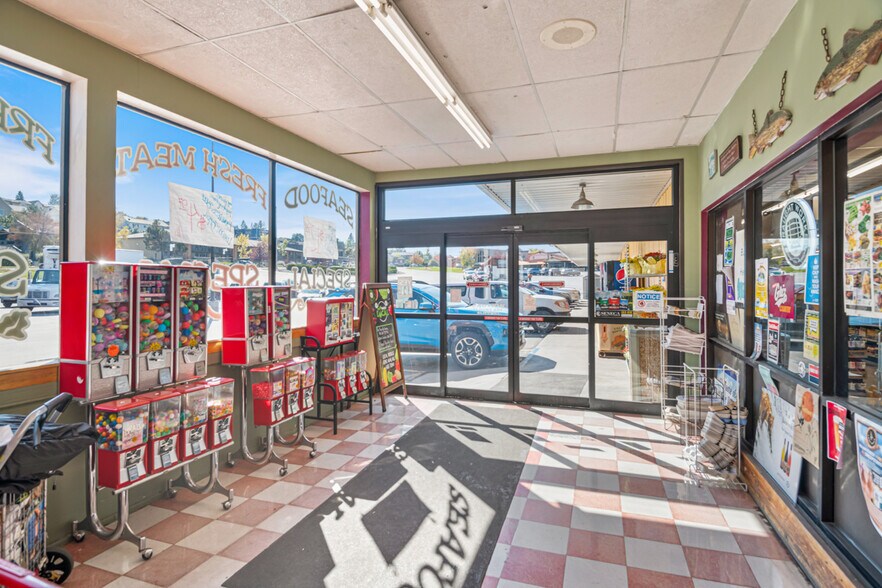 More Photos Of 704 SW Higgins Ave, Missoula Supermarket For Sale
