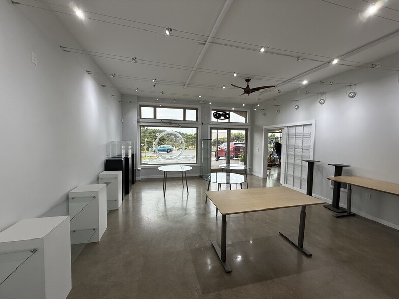 More Photos Of 502-504 N US-101 Hwy, Yachats Storefront Retail Office For Sale