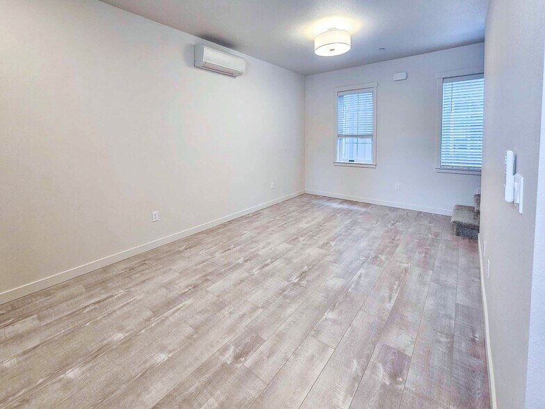 More Photos Of 2195 Audubon Ave SE, Salem Apartments For Sale