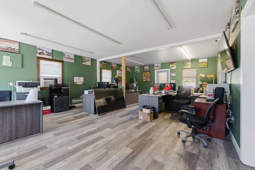More Photos Of 11 Tyler Dr, North Franklin Showroom For Sale