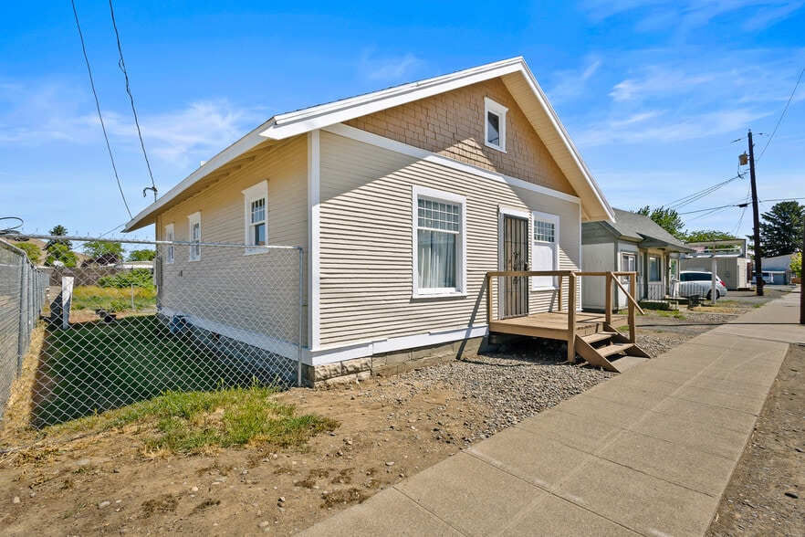Primary Photo Of 1021 Fruitvale Blvd, Yakima Office For Sale