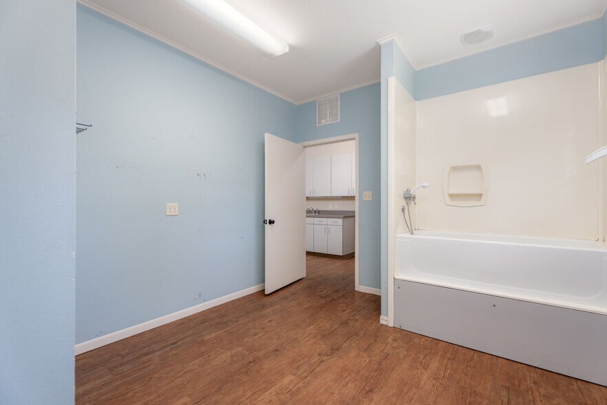 More Photos Of 3815 Troup Hwy, Tyler Medical For Sale