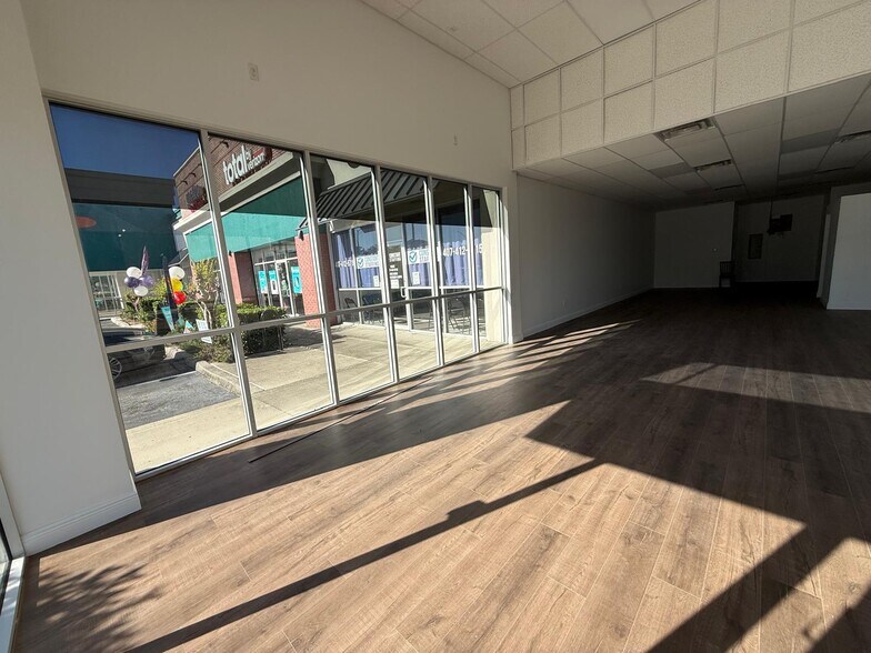 More Photos Of 1418 N Semoran Blvd, Orlando Freestanding For Lease