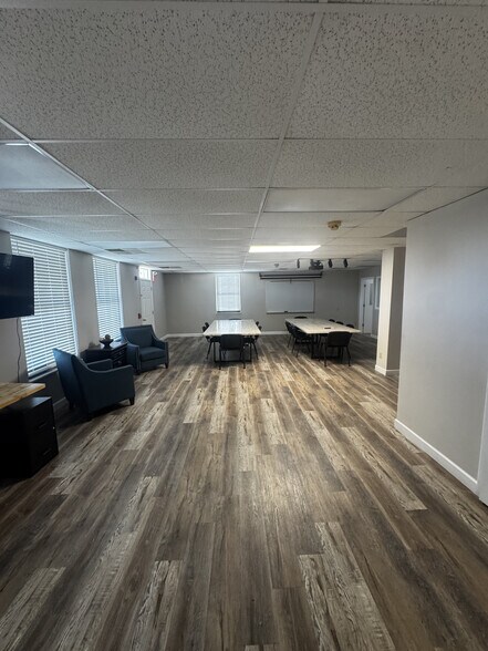 More Photos Of 453 N Lindbergh Blvd, Creve Coeur Office For Sale