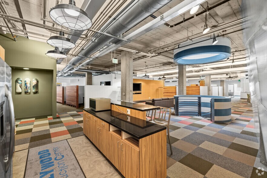 More Photos Of 300 N 3rd St, Burbank Office For Sale