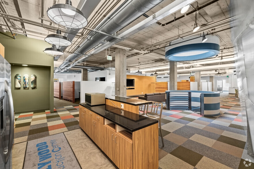 More Photos Of 300 N 3rd St, Burbank Office For Sale