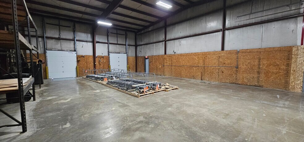 More Photos Of 3845 S 27th St, Franksville Service For Lease