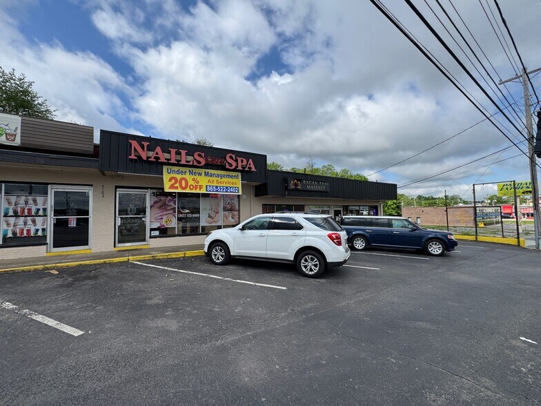 More Photos Of 5103 Clinton Hwy, Knoxville Freestanding For Sale