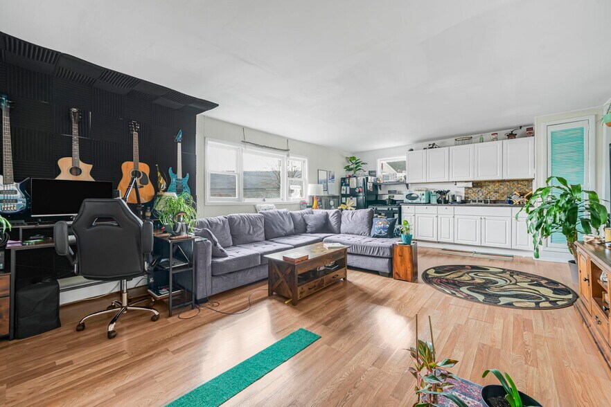 More Photos Of 649 Jersey Ave, Greenwood Lake Apartments For Sale